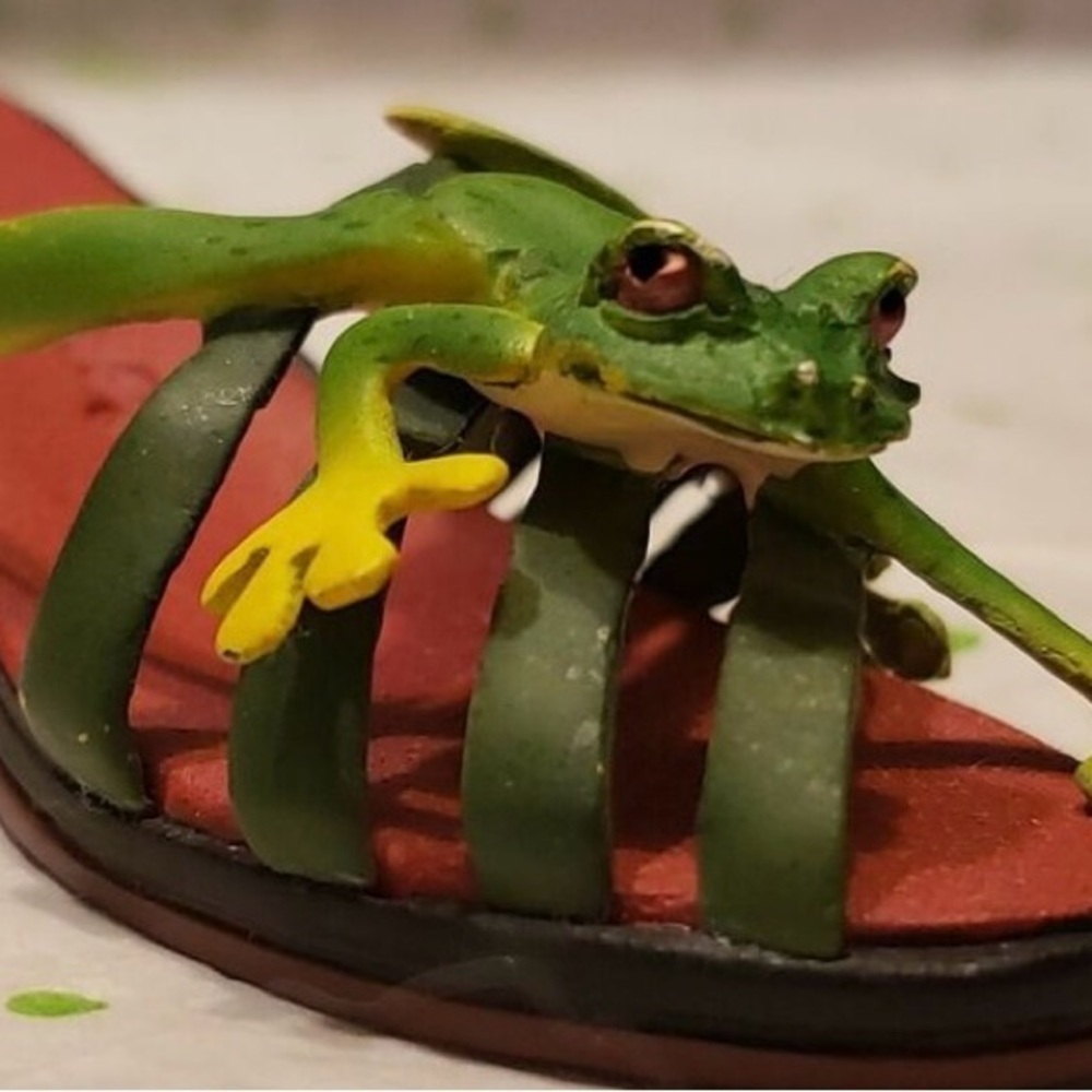 Ribeting Red Eyed Frog Sandle 2000 Just the Right Shoe T26 - Picture 2 of 9